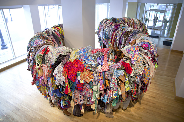 moda sustentavel e fast fashion descarte de residuos texteis